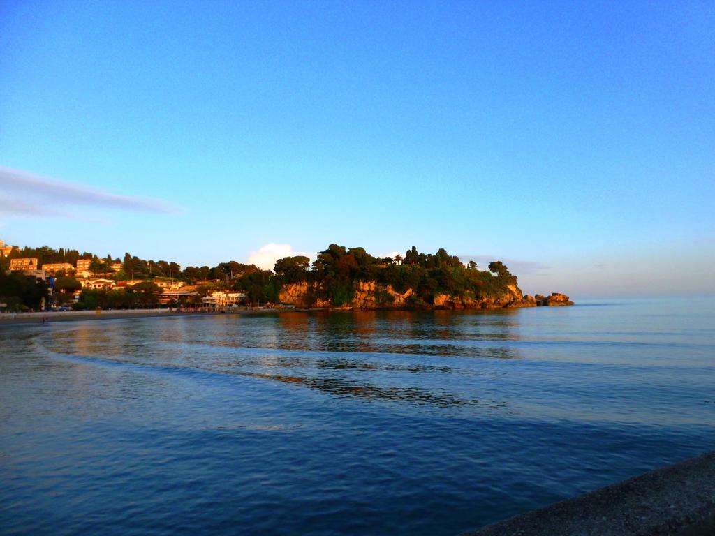 Hotel Cruiser Ulcinj Exteriör bild