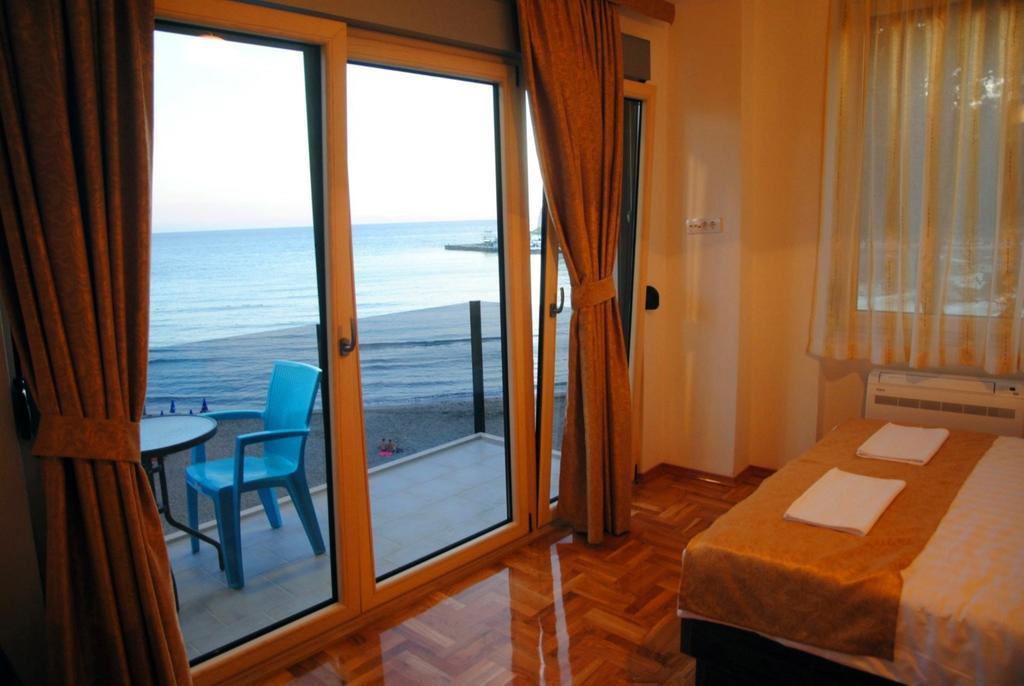 Hotel Cruiser Ulcinj Exteriör bild