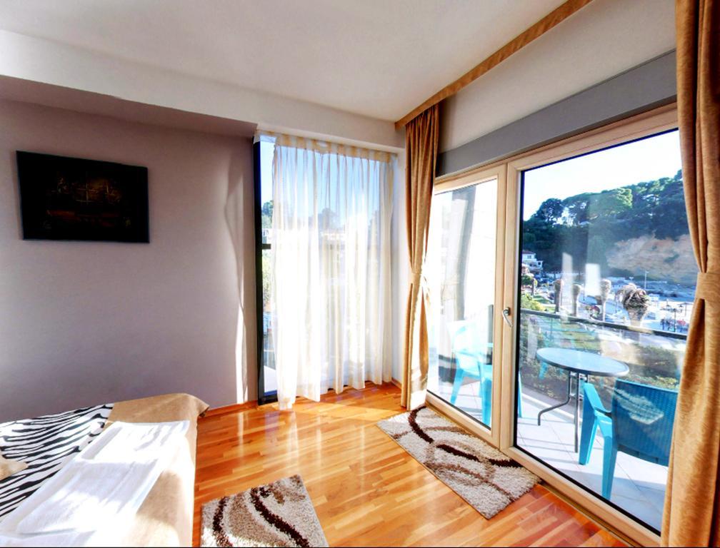 Hotel Cruiser Ulcinj Exteriör bild